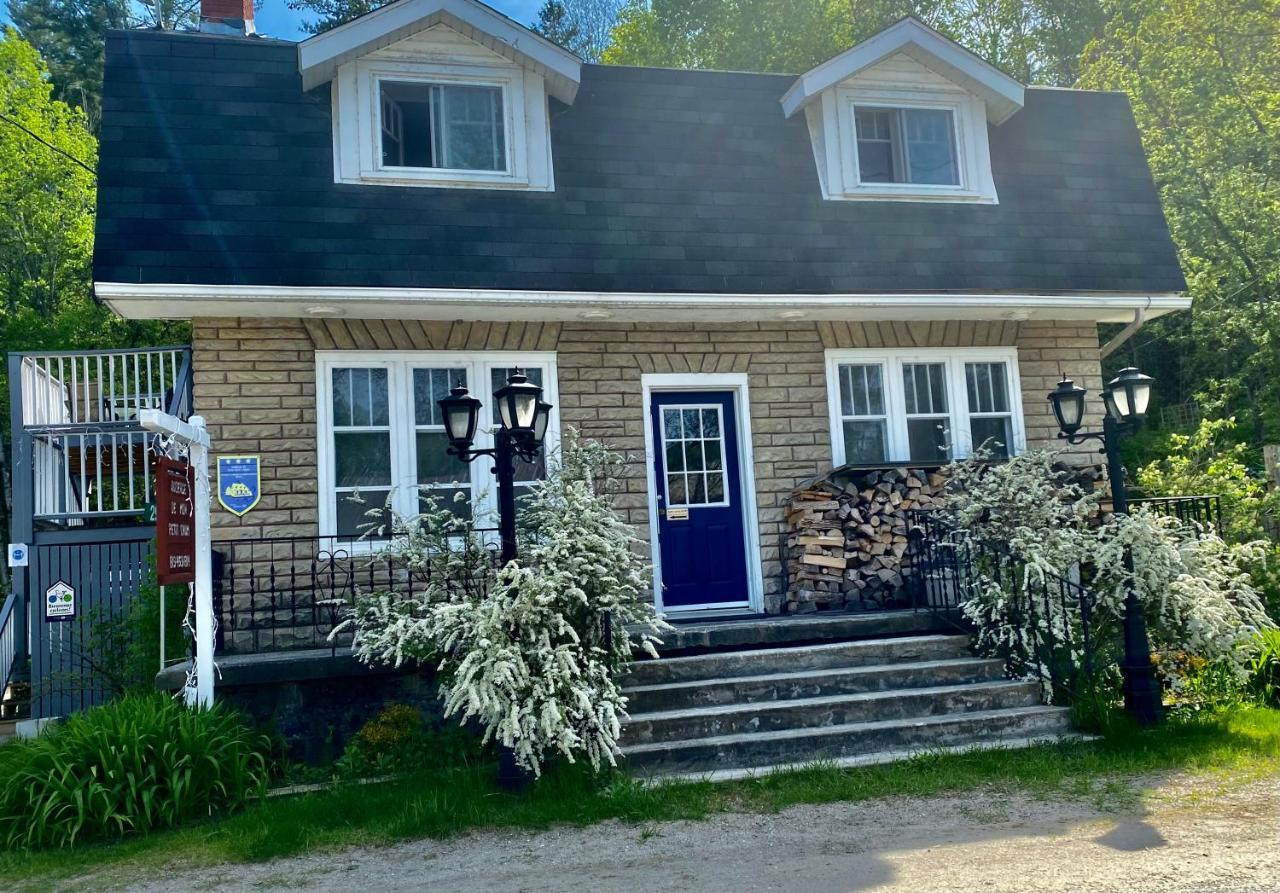 Auberge De Mon Petit Chum B&B Wakefield Eksteriør bilde