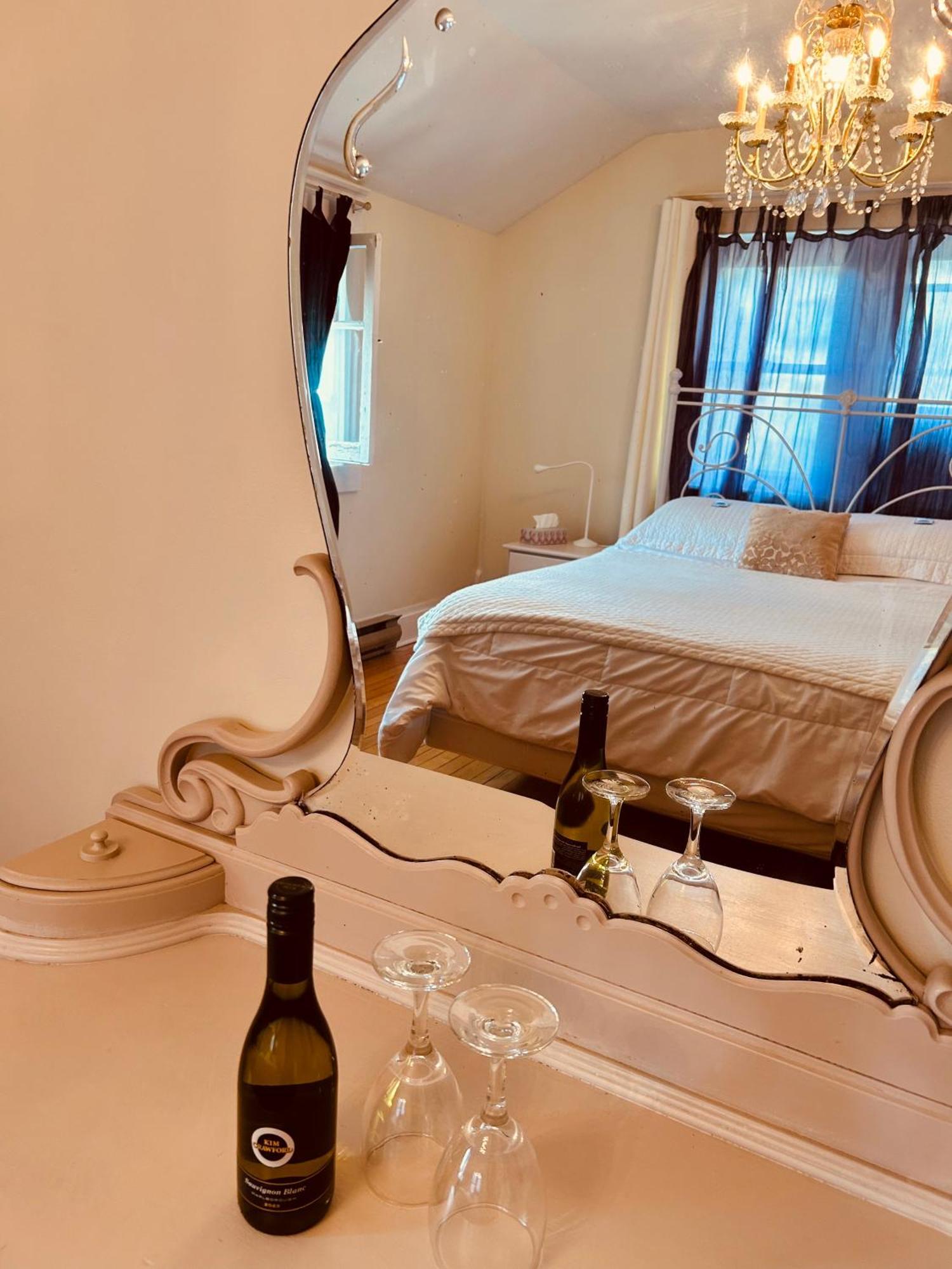 Auberge De Mon Petit Chum B&B Wakefield Eksteriør bilde