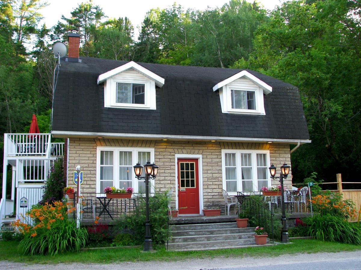 Auberge De Mon Petit Chum B&B Wakefield Eksteriør bilde