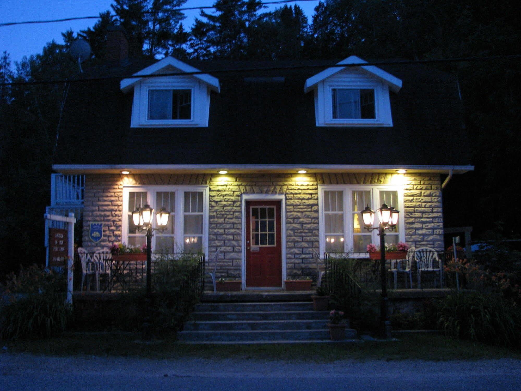 Auberge De Mon Petit Chum B&B Wakefield Eksteriør bilde